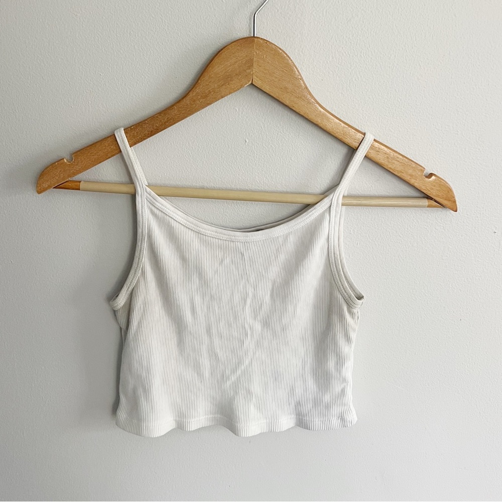 ❤️‍🔥BRANDY MELVILLE WHITE TANK